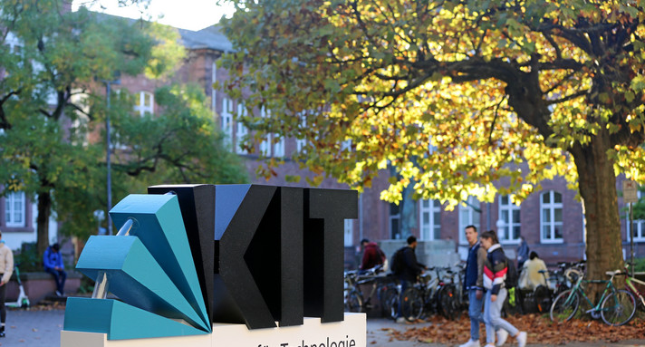 Campusszenen Buchstabenlogo KIT