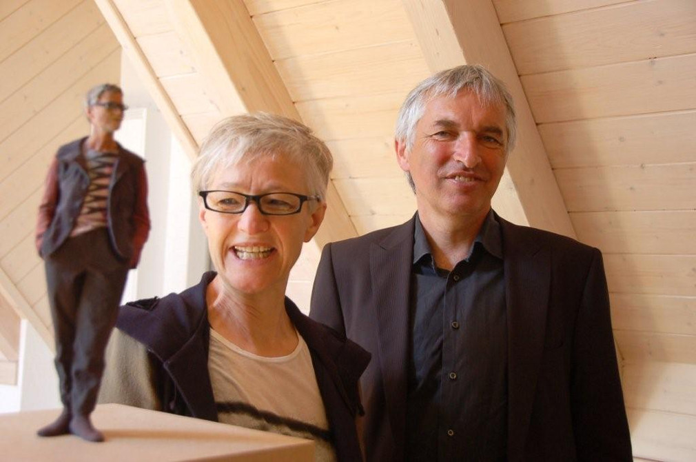 Karin Sander erhält den Hans-Thoma-Preis 2011: Karin Sander und Staatssekretär Jürgen Walter in der Preisträgerausstellung. Quelle: Kathrin Blum