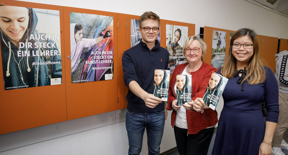 Wissenschaftsministerin Theresia Bauer (M.) stellt die Kampagne #lieberlehramt vor. (Bild: MWK BW / Jan Potente)