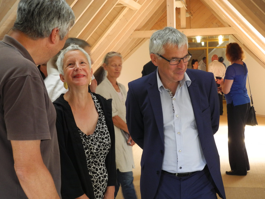 Staatssekretär Jürgen Walter und Andrea Zaumseil in der Preisträgerausstellung, Foto: Johannes Köpfer 