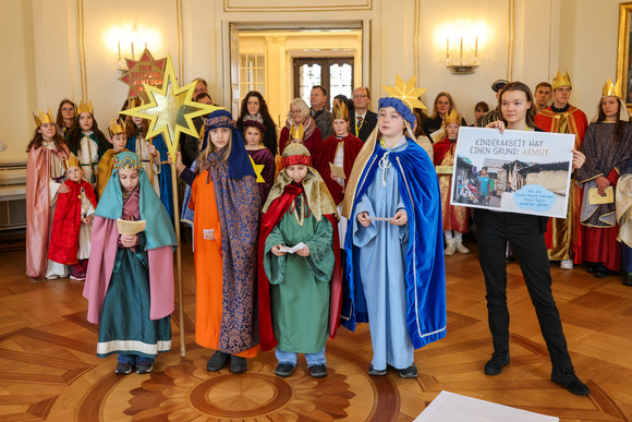 Sternsingerinnen und Sternsinger in der Villa Reitzenstein