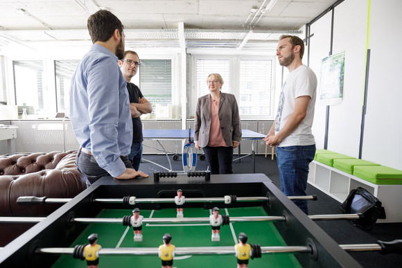 Ministerin Bauer besuch Junge Innovatoren "aucobo GmbH", Foto: MWK/Jan Potente