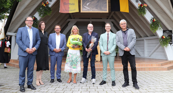 Auf dem Foto zu sehen: Hr. Bußmann, Fr. Beiersdorf, Hr. Spieler, Frau van Eeden, Herr van Eeden, Hr. Bürgermeister Stahl, Hr. Staatssekretär Arne Braun