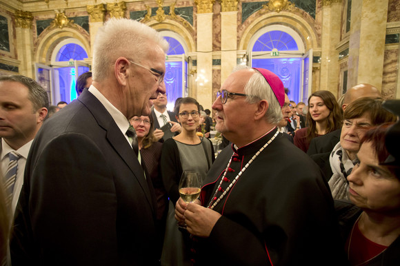 Empfang Neujahrsempfang der Landesregierung Ministerpräsident Winfried Kretschmann im Gespräch mit Gästen