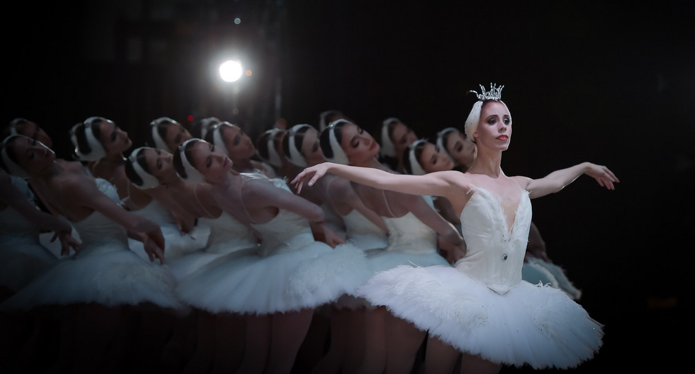 The Stuttgart Ballett performing swan lake