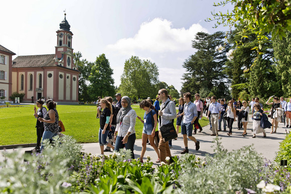 Forschung Nobelpreisträgerfahrt auf der MS Sonnenkönigin Nobelpreisträgertagung 2016_Ankunft auf der Mainau, Foto: MWK