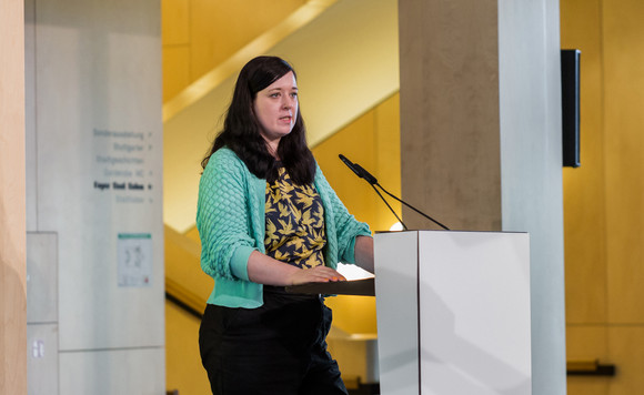 Gesellschaftliches Miteinander Start der Kampagne #RespektBW Journalistin Karolin Schwarz bei der Auftaktveranstaltung zur Kampagne #RespektBW. (Bild: Landesmedienzentrum Baden-Württemberg)