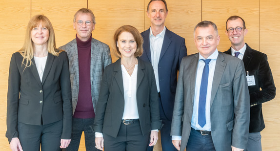 Wissenschaftsministerin Petra Olschowski zu Gast am Uniklinikum Heidelberg