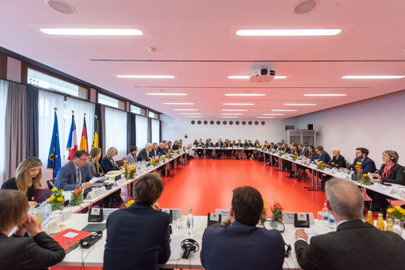 Konferenz Grenzüberschreitende Zusammenarbeit mit der Région Grand Est Konferenz zur grenzüberschreitenden Zusammenarbeit (Bild: Staatsministerium Baden-Württemberg)