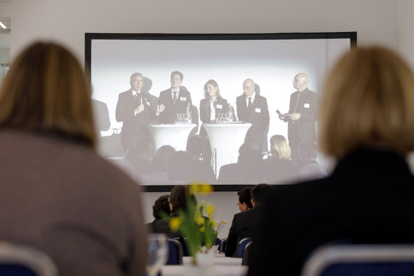 Im abschließenden Podiumsgespräch wurden die Ergebnisse der Workshops vorgestellt