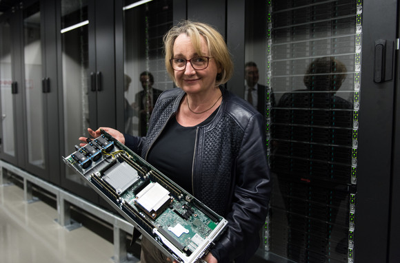 Forschung Hochleistungsrechner in Betrieb genommen Ministerin Theresia Bauer, Foto: Patrick Seeger