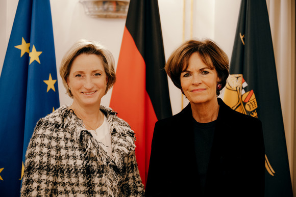 Wirtschaftsministerin Dr. Nicole Hoffmeister-Kraut (links) und Dr. Nicola Leibinger-Kammüller (rechts)