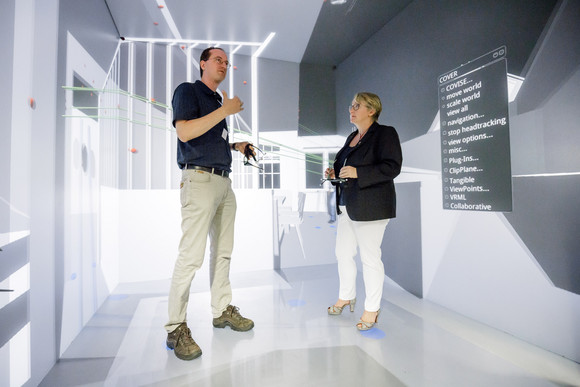 Digitalisierung konkret mit Wissenschaftsministerin Bauer im HLRS Stuttgart, Foto: MWK/Jan Potente 