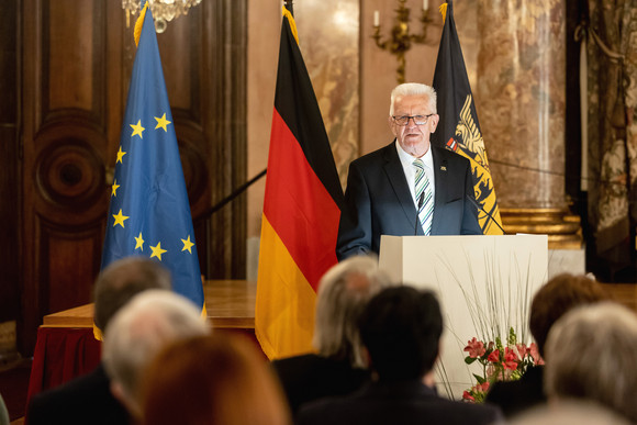 Auszeichnung Verdienstorden des Landes an 21 verdiente Persönlichkeiten Ministerpräsident Winfried Kretschmann bei seiner Ansprache