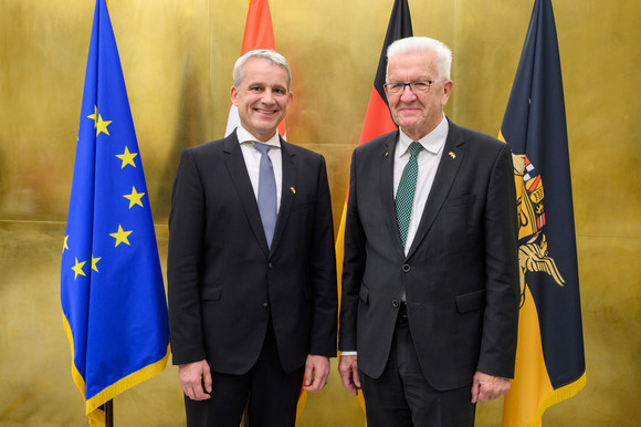 Europa Austausch mit den Schweizer Grenzkantonen Regierungspräsident Beat Jans (links, Kanton Basel-Stadt), Vorsteher Präsidialdepartement, und Ministerpräsident Winfried Kretschmann (rechts)
