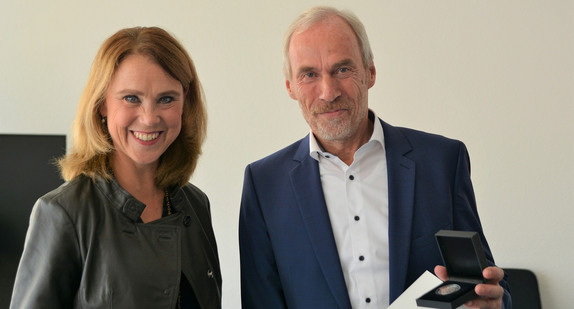 Kunststaatssekretärin Petra Olschowski und Dittmar Lumpp 
