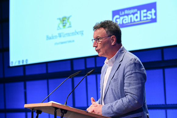 Europa Erstes digitales deutsch-französisches Bürgerportal eröffnet Franck Leroy, Präsident der Région Grand Est, bei seiner Ansprache