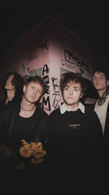 Ein Gruppenfoto der Band NIKRA