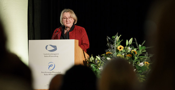 Forschung Verleihung des Landesforschungspreises und des Preises für mutige Wissenschaft 2016 Wissenschaftsministerin Theresia Bauer bei ihrer Begrüßungsrede, Foto: MWK/Jan Potente
