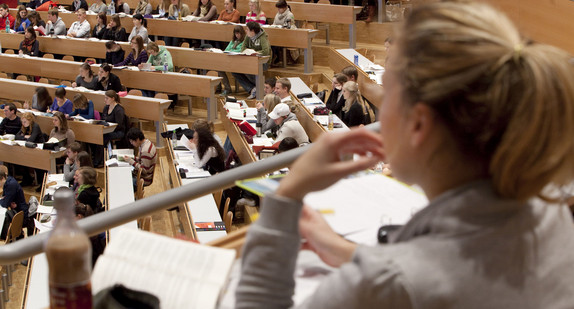 Studierende in einem Vorlesungssaal