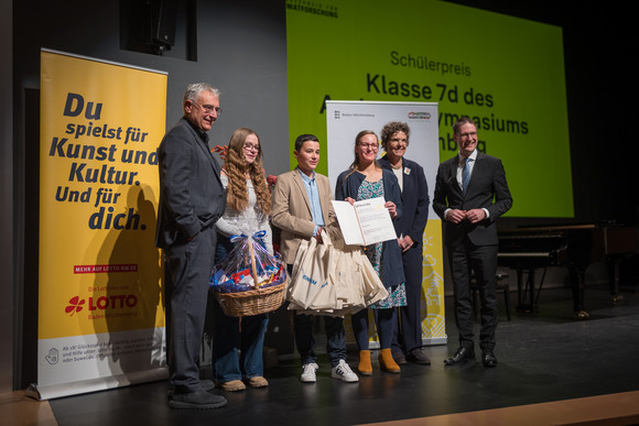 Arne Braun und Vertreter des Andreae-Gymnasiums Herrenberg