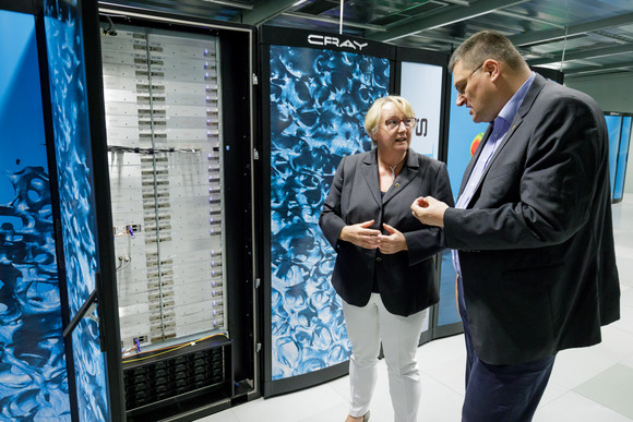 Digitalisierung konkret mit Wissenschaftsministerin Bauer im HLRS Stuttgart, Foto: MWK/Jan Potente 