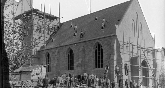 Foto Bau der Kirche Sankt Martin, Steinbach, Bildarchiv Karl Weiß, Inventarnummer: K 1 1 