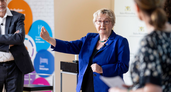 StudiGipfel mit mit Ministerpräsident Winfried Kretschmann und Wissenschaftsministerin Theresia Bauer 