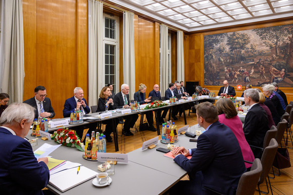 Europa Austausch mit den Schweizer Grenzkantonen Austausch zwischen Regierungsmitgliedern aus Baden-Württemberg und den Schweizer Grenzkantonen