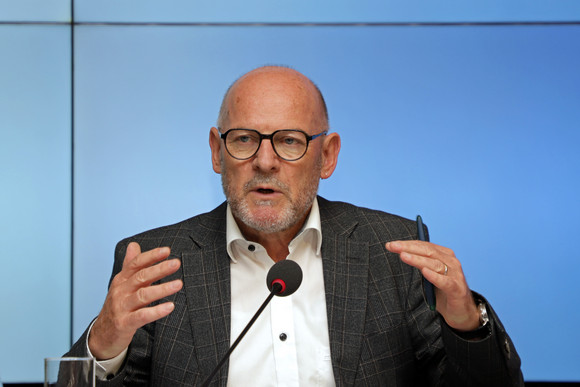 Pressekonferenz Radschnellwege und Kulturförderung Verkehrsminister Winfried Hermann bei der Regierungspressekonferenz (Bild: Staatsministerium Baden-Württemberg)