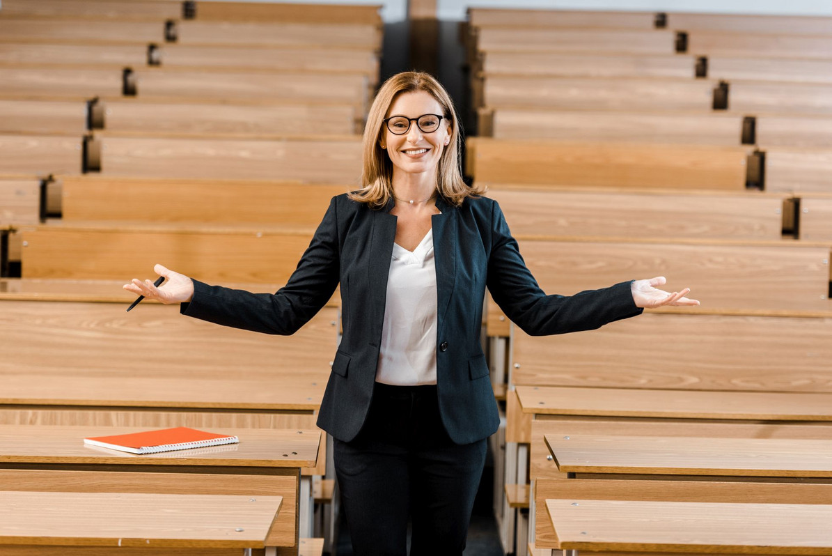 Professorin im Hörsaal