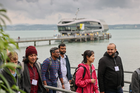 Internationale Forschende kommen auf der Insel Mainau an.