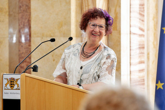 Gesellschaft Festlicher Frühjahrskaffee mit Gerlinde Kretschmann Gerlinde Kretschmann bei ihrer Rede (Bild: Staatsministerium Baden-Württemberg)