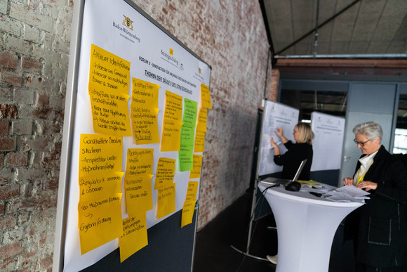 Wohnungspolitik Auftakt des Strategiedialogs Bauen und Wohnen Arbeitsforen zum Auftakt des Strategiedialogs Bauen und Wohnen