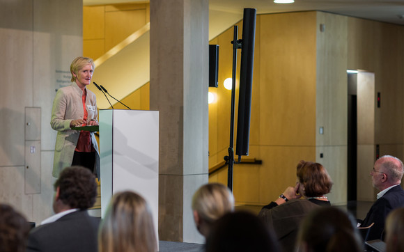 Gesellschaftliches Miteinander Start der Kampagne #RespektBW Landessendedirektorin Stefanie Schneider bei der Auftaktveranstaltung zur Kampagne #RespektBW. (Bild: © Landesmedienzentrum Baden-Württemberg)
