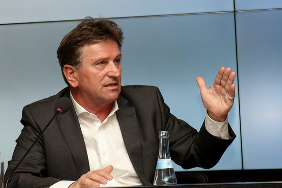 Pressekonferenz Beteiligung fördert Integration Sozial- und Integrationsminister Manne Lucha