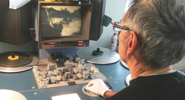 Sichtungsplatz für historisches Material, Foto: Haus des Dokumentarfilms