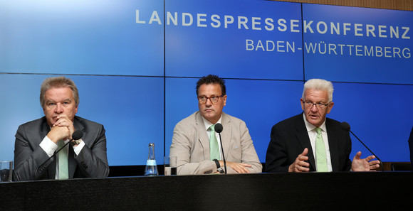 Pressekonferenz Solaroffensive und Gartenschauen v.l.n.r.: Umweltminister Franz Untersteller, der Minister für Ländlichen Raum und Verbraucherschutz, Peter Hauk, und Ministerpräsident Winfried Kretschmann