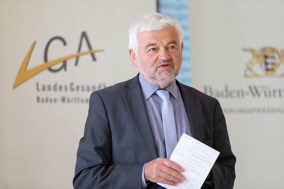Coronavirus Kretschmann besucht Landesgesundheitsamt Wolfgang Reimer, Regierungspräsident im Regierungspräsidium Stuttgart (Bild: Staatsministerium Baden-Württemberg)