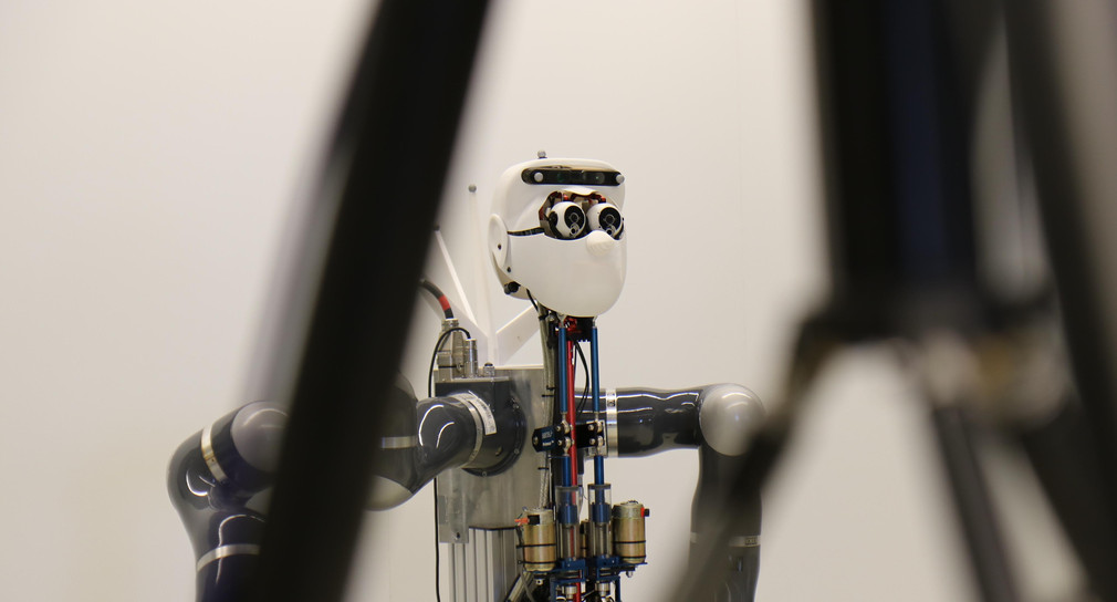 Ein Roboter mit künstlicher Intelligenz