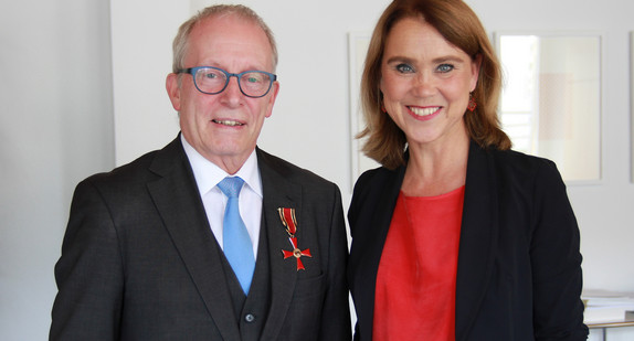 Andreas Mölich-Zebhauser (l.) und Staatssekretärin Petra Olschowski (r.) (Bild: © Wissenschaftsministerium)
