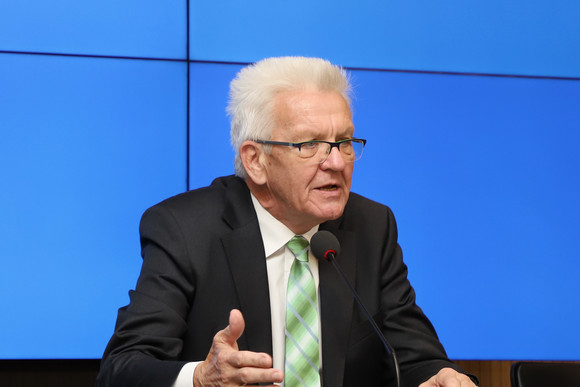 Pressekonferenz Bisherige Ergebnisse der Exzellenzstrategie vorgestellt Ministerpräsident Winfried Kretschmann (Bild: Staatsministerium Baden-Württemberg)