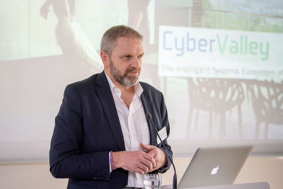 Konferenz Grenzüberschreitende Zusammenarbeit mit der Région Grand Est Staatssekretär Volker Ratzmann, Bevollmächtigter des Landes beim Bund, im Cyber Valley in Tübingen (Bild: Staatsministerium Baden-Württemberg)