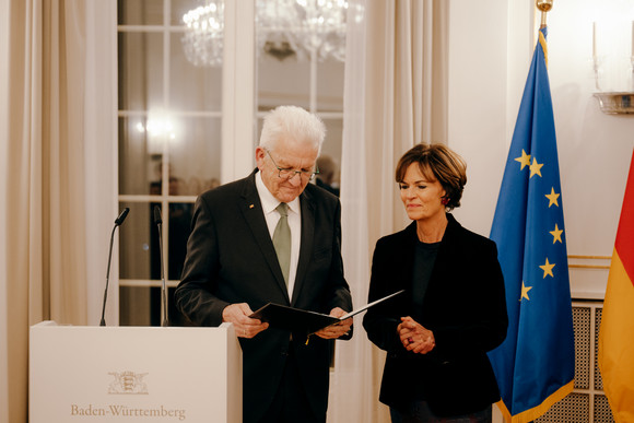 Ministerpräsident Winfried Kretschmann (links) und Dr. Nicola Leibinger-Kammüller (rechts)
