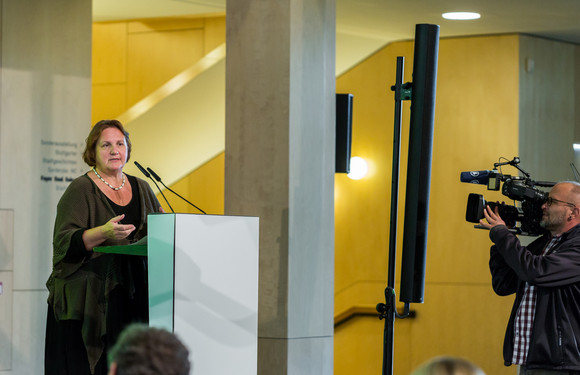 Gesellschaftliches Miteinander Start der Kampagne #RespektBW Staatsministerin Theresa Schopper bei der Auftaktveranstaltung zur Kampagne #RespektBW. (Bild: Landesmedienzentrum Baden-Württemberg )