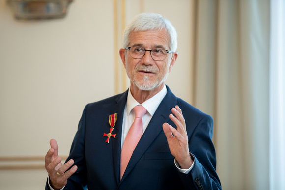 Auszeichnung Bundesverdienstkreuz an Landrat Klaus Pavel Landrat Klaus Pavel (Bild: Staatsministerium Baden-Württemberg)