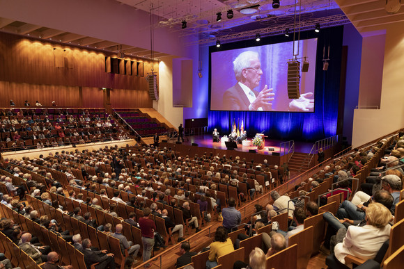 Europadialog 1000. EU-Bürgerdialog mit Juncker und Kretschmann Blick in das Konzerthaus Freiburg während des EU-Bürgerdialogs (Bild: Karl-Heinz Raach)