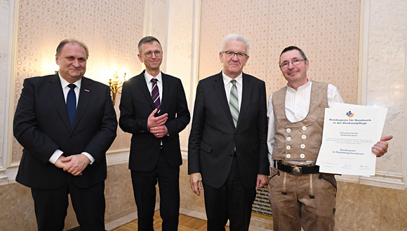 Denkmalpflege Bundespreis für Handwerk in der Denkmalpflege Handwerkerpreis – Schreinereimeister Detlef Brückner am Objekt: Villa Stiegeler (Bild: © Franziska Kraufmann / Deutsche Stiftung Denkmalschutz)