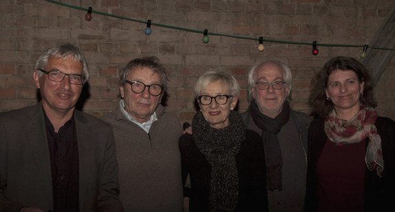 (v.l.n.r.) Staatssekretär Jürgen Walter, Peter Grohmann, Gudrun und Werner Schretzmeier, Brigitte Lösch MdL, Foto: Theaterhaus/Jörg Becker