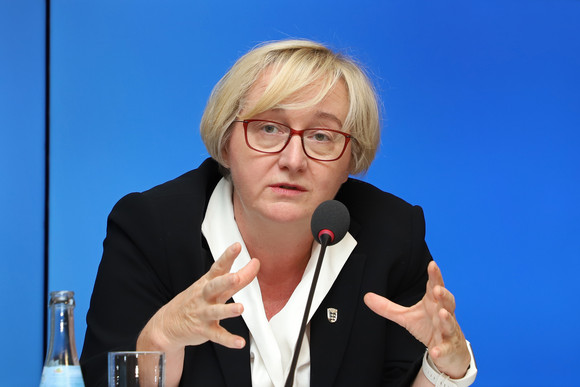 Pressekonferenz Bisherige Ergebnisse der Exzellenzstrategie vorgestellt Wissenschaftsministerin Theresia Bauer (Bild: Staatsministerium Baden-Württemberg)